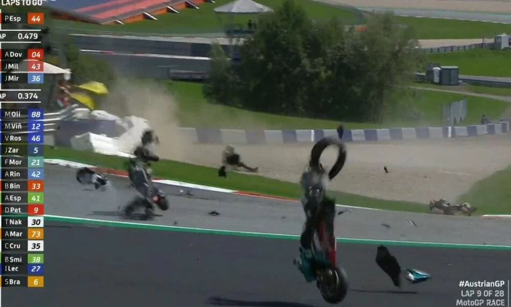 MotoGP: "Άγιο" είχε ο Βαλεντίνο Ρόσι! Δεν πίστευε από τι γλίτωσε - Βίντεο